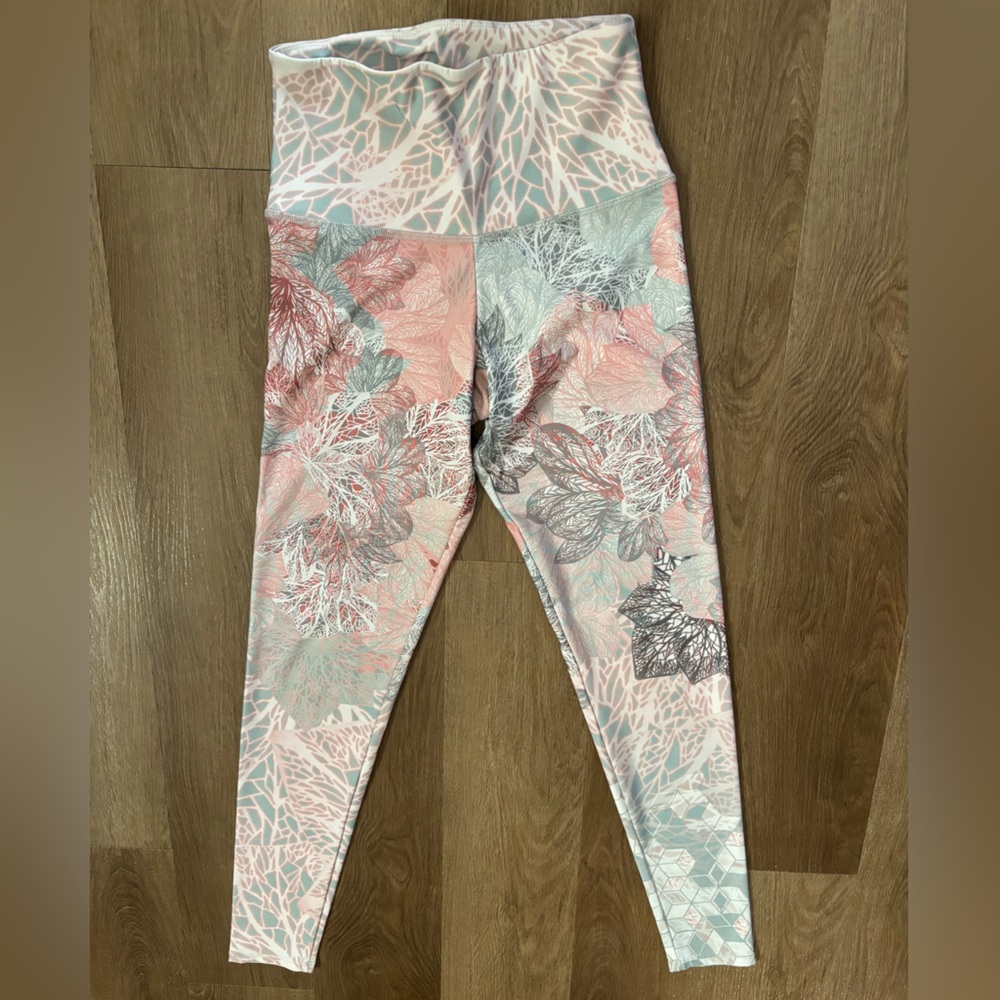 Onzie Pink and Gray Patterned High Rise Leggings, Size Small - Picture 2 of 8